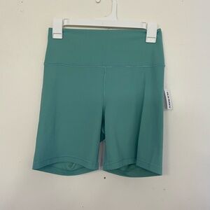 Old Navy Women's High Rise Bike Shorts - Go Dry - Studio Smooth